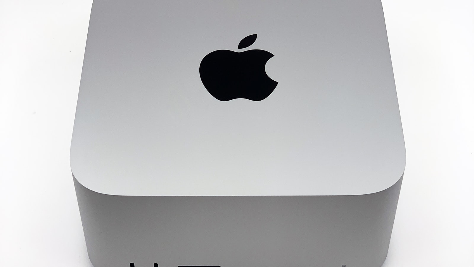 En Mac Studio i närbild snett ovanifrån